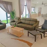 Bungalow, Up To 21 Pax, 4000Sqft, 3 Bedrooms, 4 Bathrooms, 4 Car Parks By Star Home