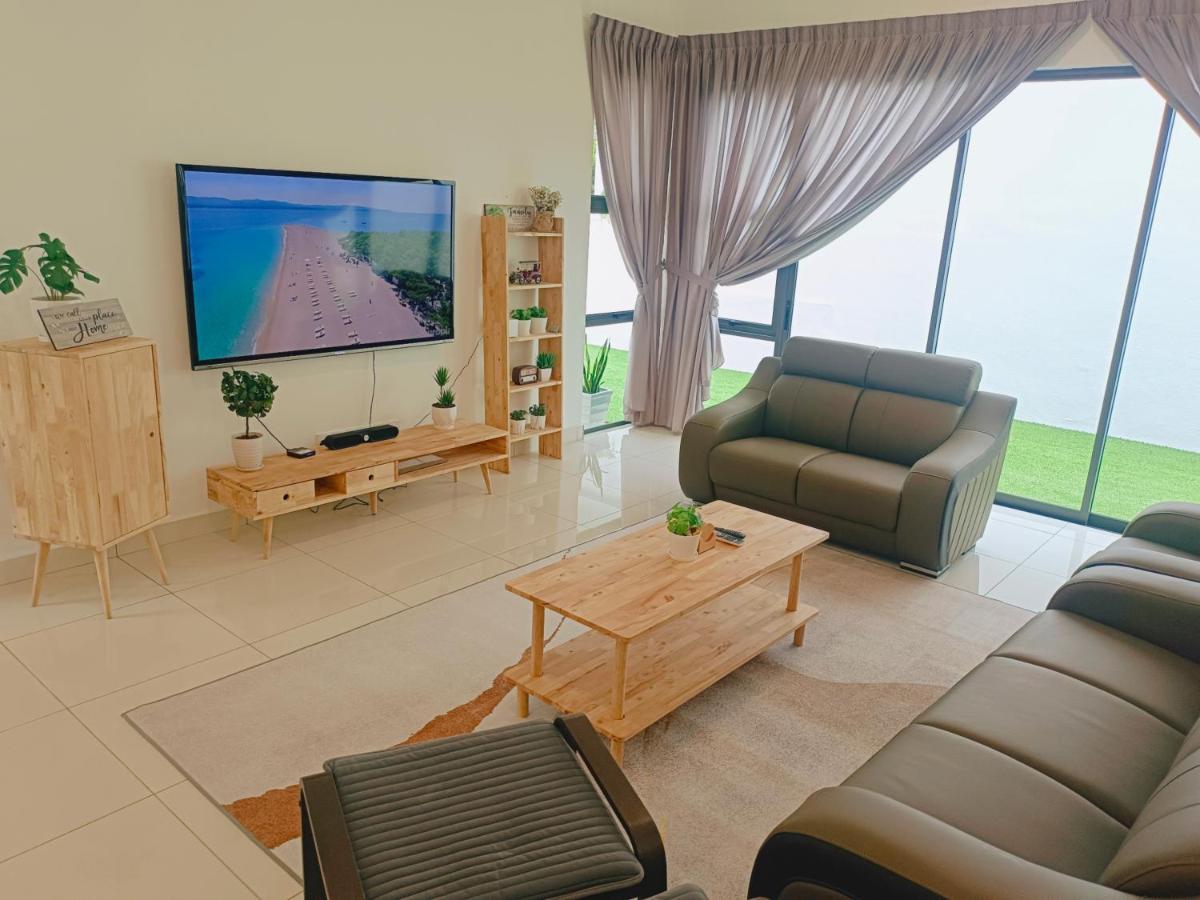 Bungalow, Up To 21 Pax, 4000sqft, 3 Bedrooms, 4 Bathrooms, 4 Car Parks By Star Rumah percutian *