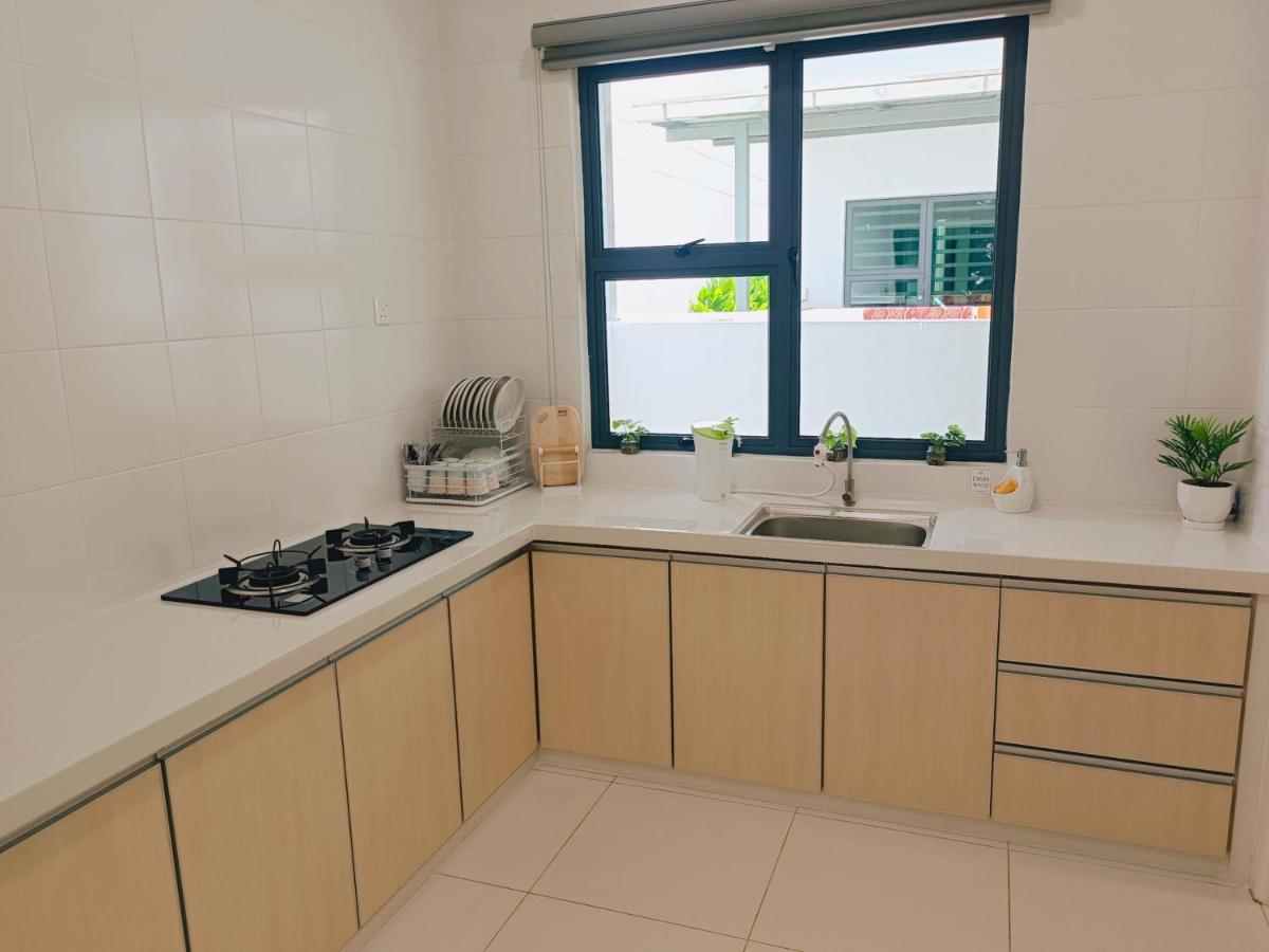 Bungalow, Up To 21 Pax, 4000sqft, 3 Bedrooms, 4 Bathrooms, 4 Car Parks By Star * Sungai Petani