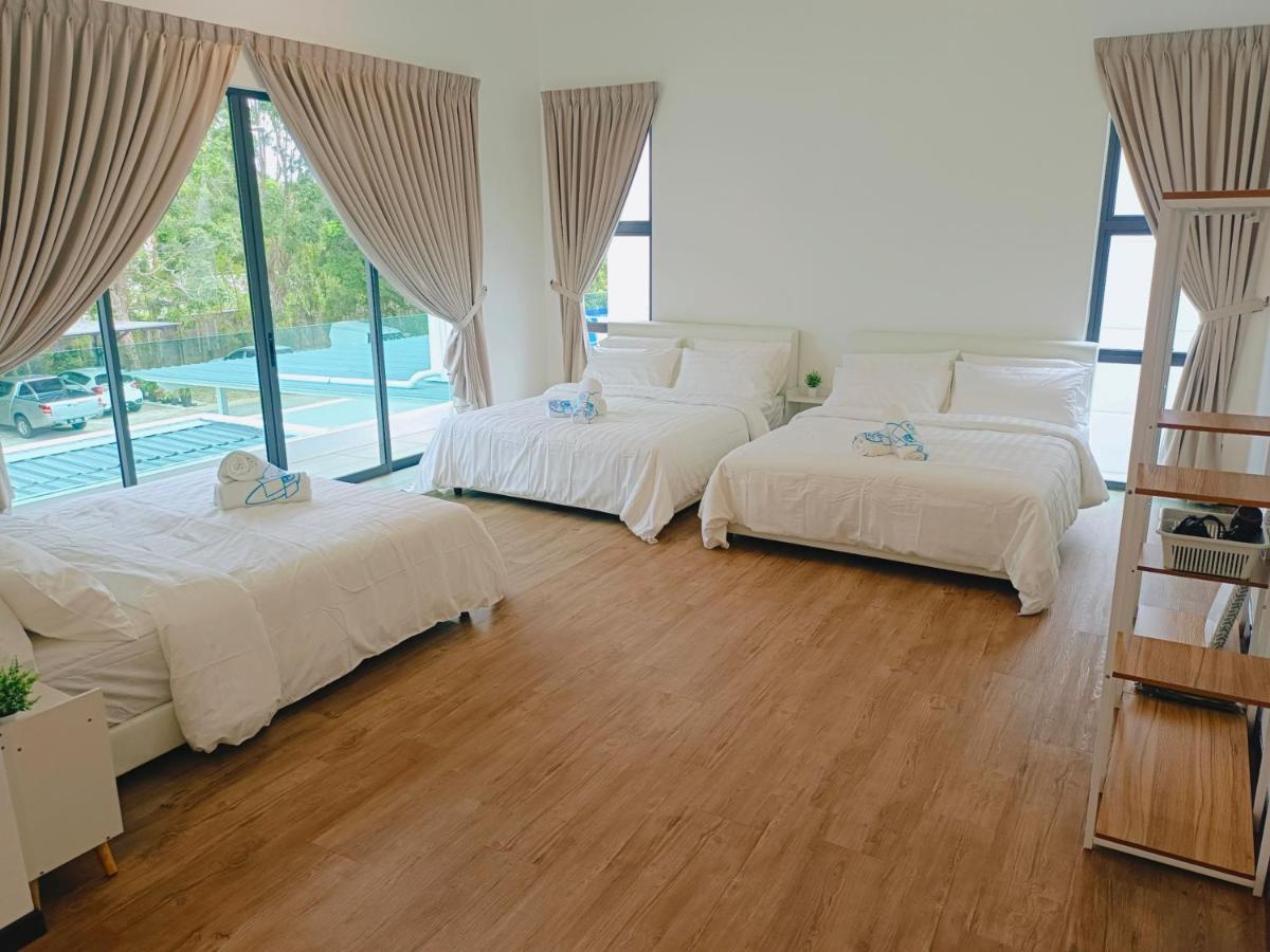 Bungalow, Up To 21 Pax, 4000sqft, 3 Bedrooms, 4 Bathrooms, 4 Car Parks By Star Rumah percutian *