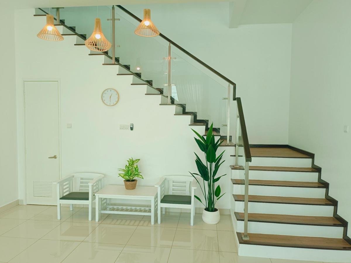 Bungalow, Up To 21 Pax, 4000sqft, 3 Bedrooms, 4 Bathrooms, 4 Car Parks By Star Sungai Petani